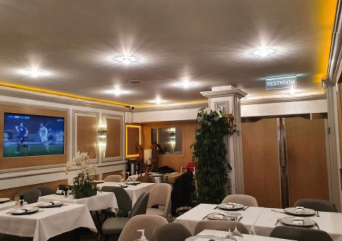 restaurant-classique-avant-plafond-vegetal-mur-vegetal restaurant-classique-avant-plafond-vegetal-mur-vegetal