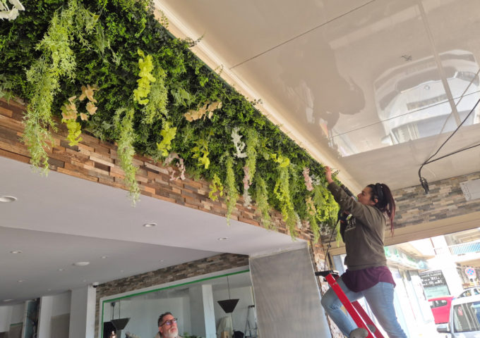 restaurant-pendant-travaux-plafond-vegetal-mur-vegetal restaurant-pendant-travaux-plafond-vegetal-mur-vegetal